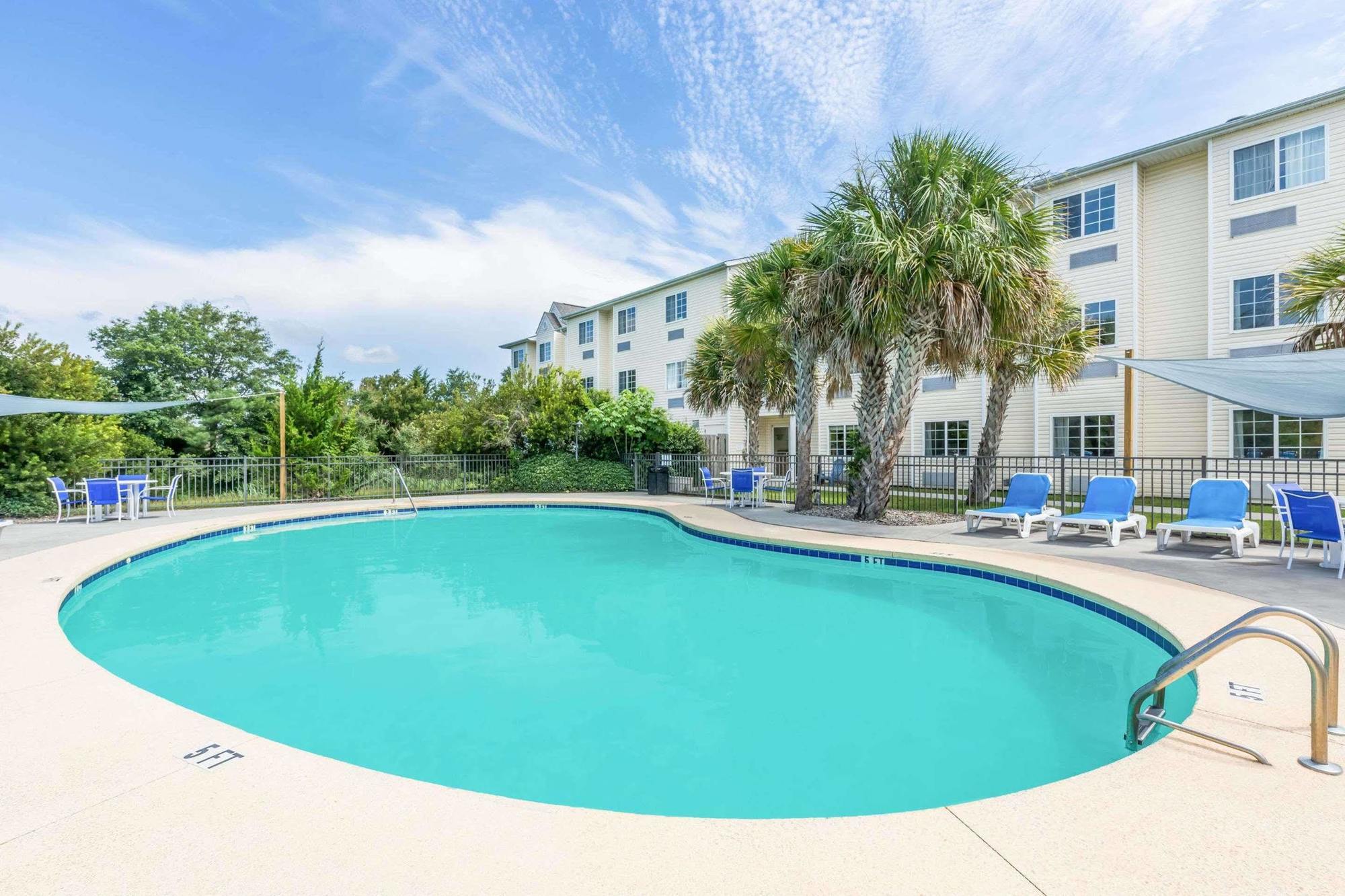 Microtel Inn & Suites By Wyndham Carolina Beach Eksteriør billede